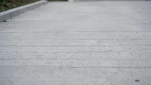 beton czesany podjazd