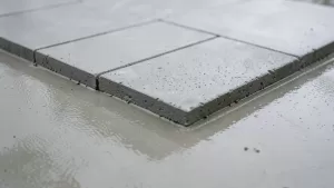 Układanie płyt betonowych na betonie