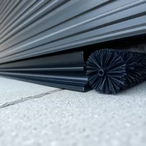 Czym uszczelnić drzwi garażowe