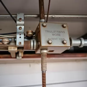 Demontaż bramy garażowej