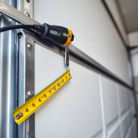 Jak skrócić bramę segmentową