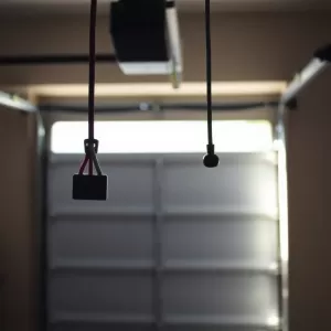 Jak zamknac bramę garażową bez prądu