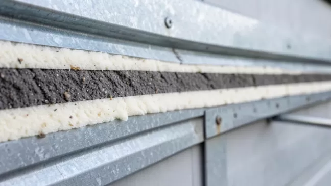 Jaka grubość płyty warstwowej na garaż