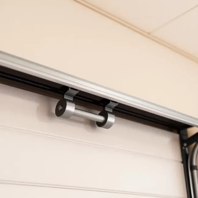 Montaż bramy garażowej panelowej