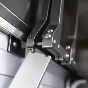 Montaż bramy garażowej uchylnej Wiśniowski