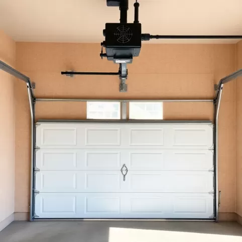 Montaż bramy garażowej z napędem