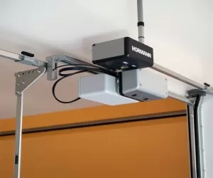 Montaż bramy Hormann z napędem