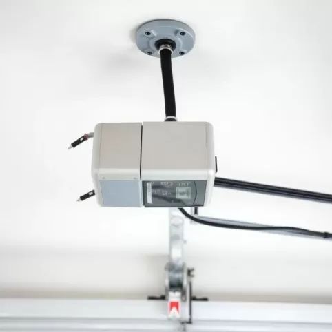 Montaż napędu bramy garażowej