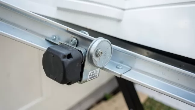 Montaż napędu do bramy garażowej cena