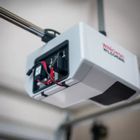 Montaż napędu do bramy garażowej WIŚNIOWSKI