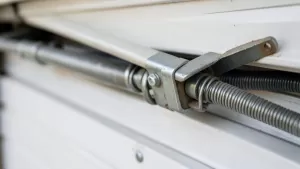 Regulacja docisku bramy garażowej