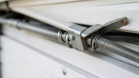 Regulacja docisku bramy garażowej